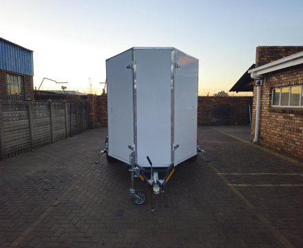 5 Meter Enclosed (Double Axle)