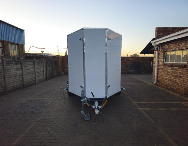 5 Meter Enclosed (Double Axle)